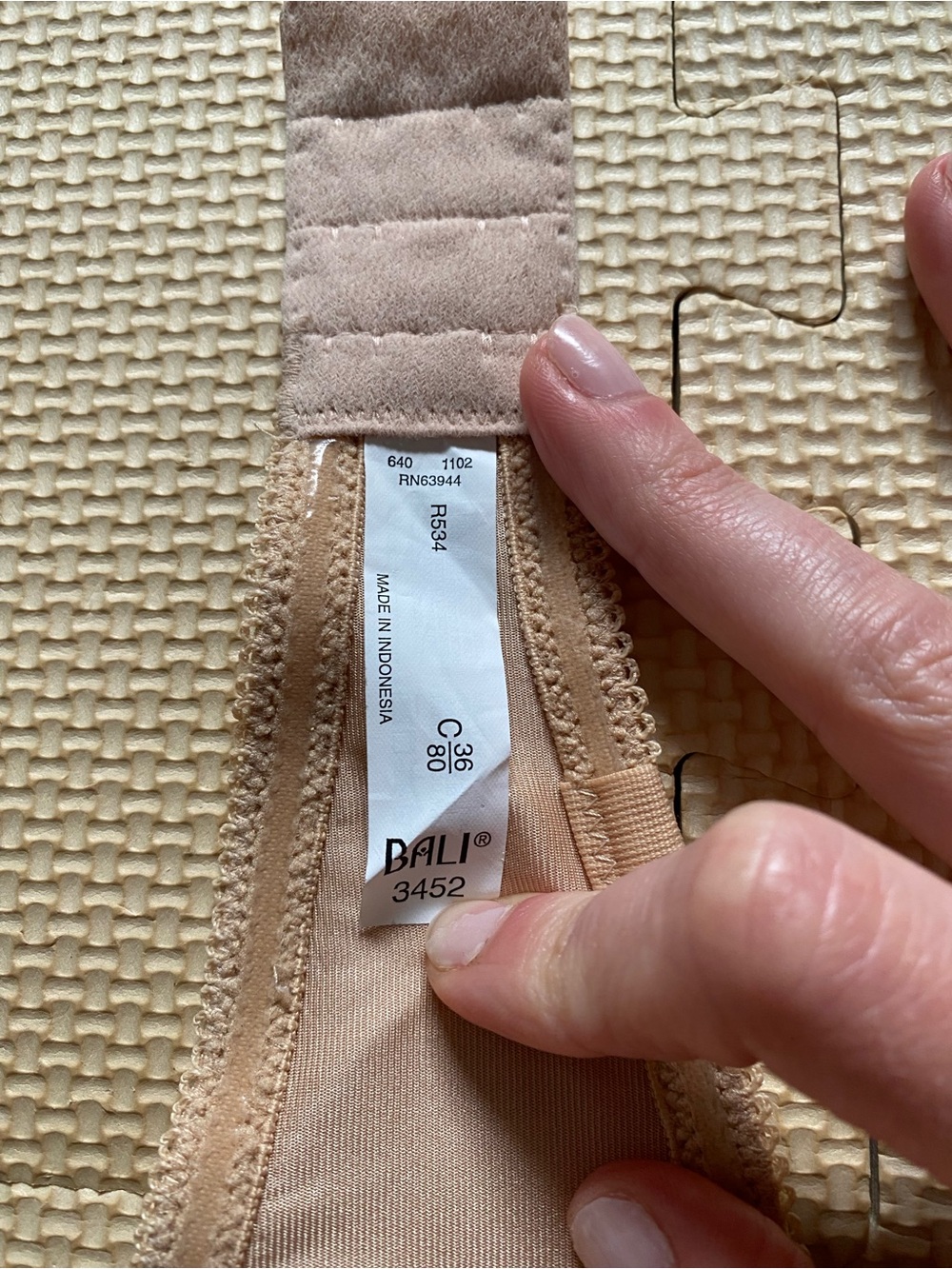 Bali Nude Strapless Convertible T-Shirt Bra Size 36C Underwire Multiway - Picture 4 of 5